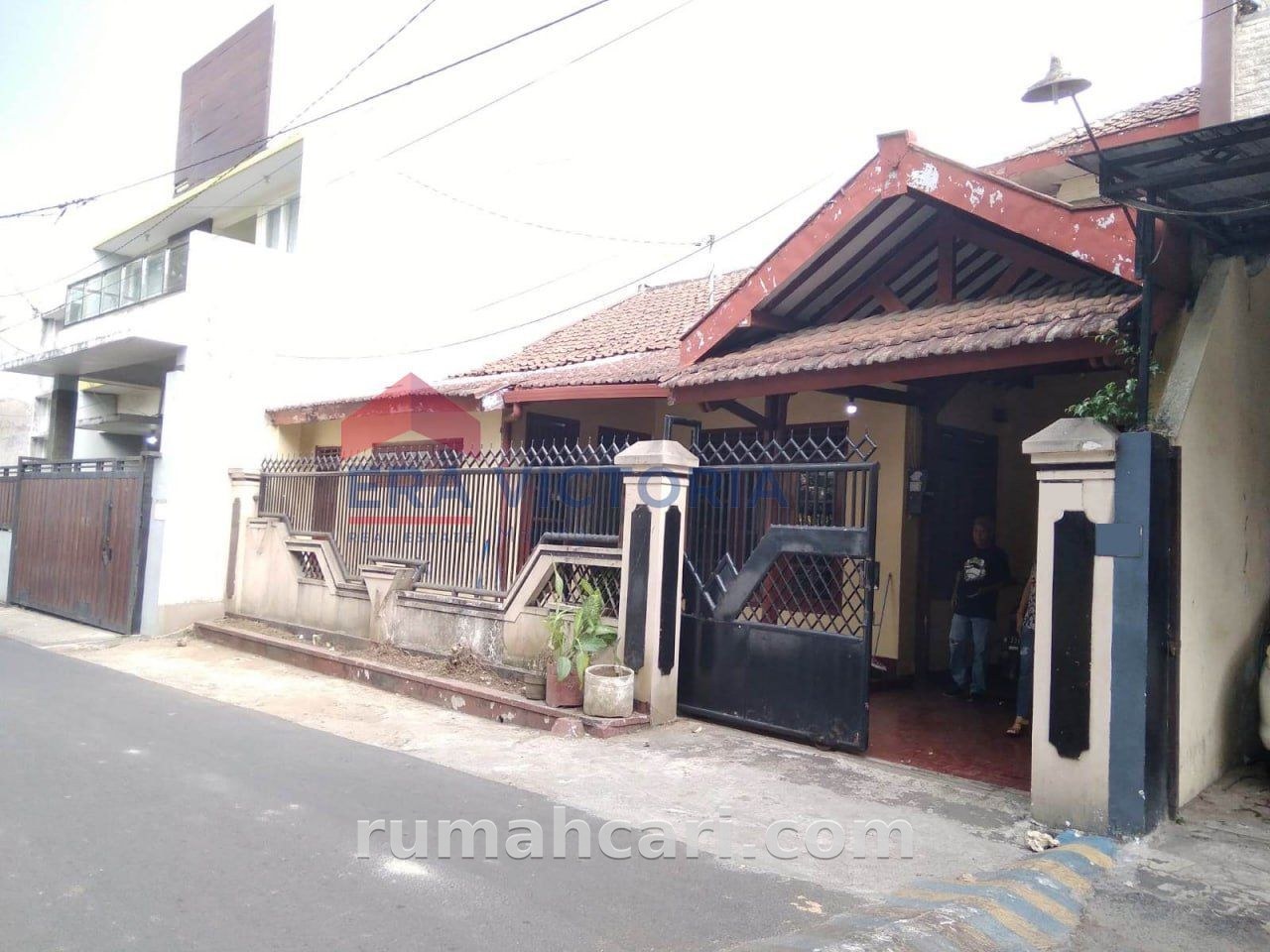 Rumah Dijual di Tengah Kota Malang, 5 Kamar Dekat Pasar
