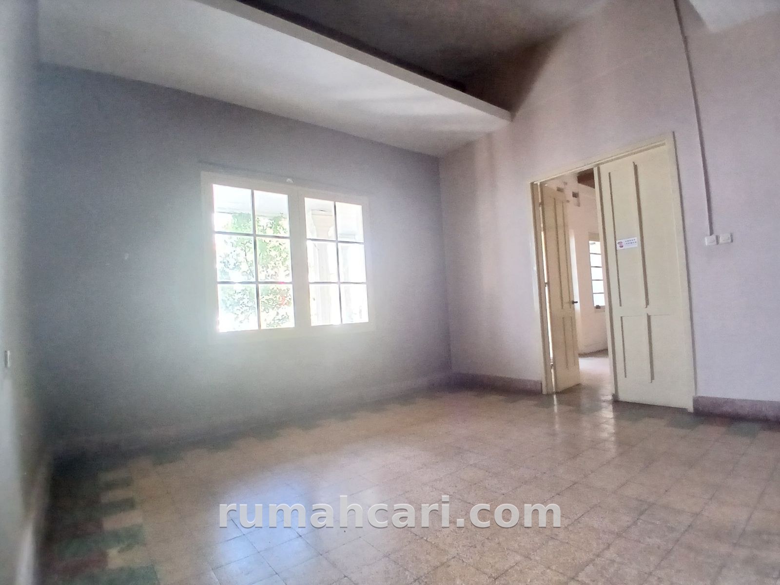 Rumah untuk Cafe – Luas 667 m², 5 Kamar, 2 Kamar Mandi, SHM - foto 3