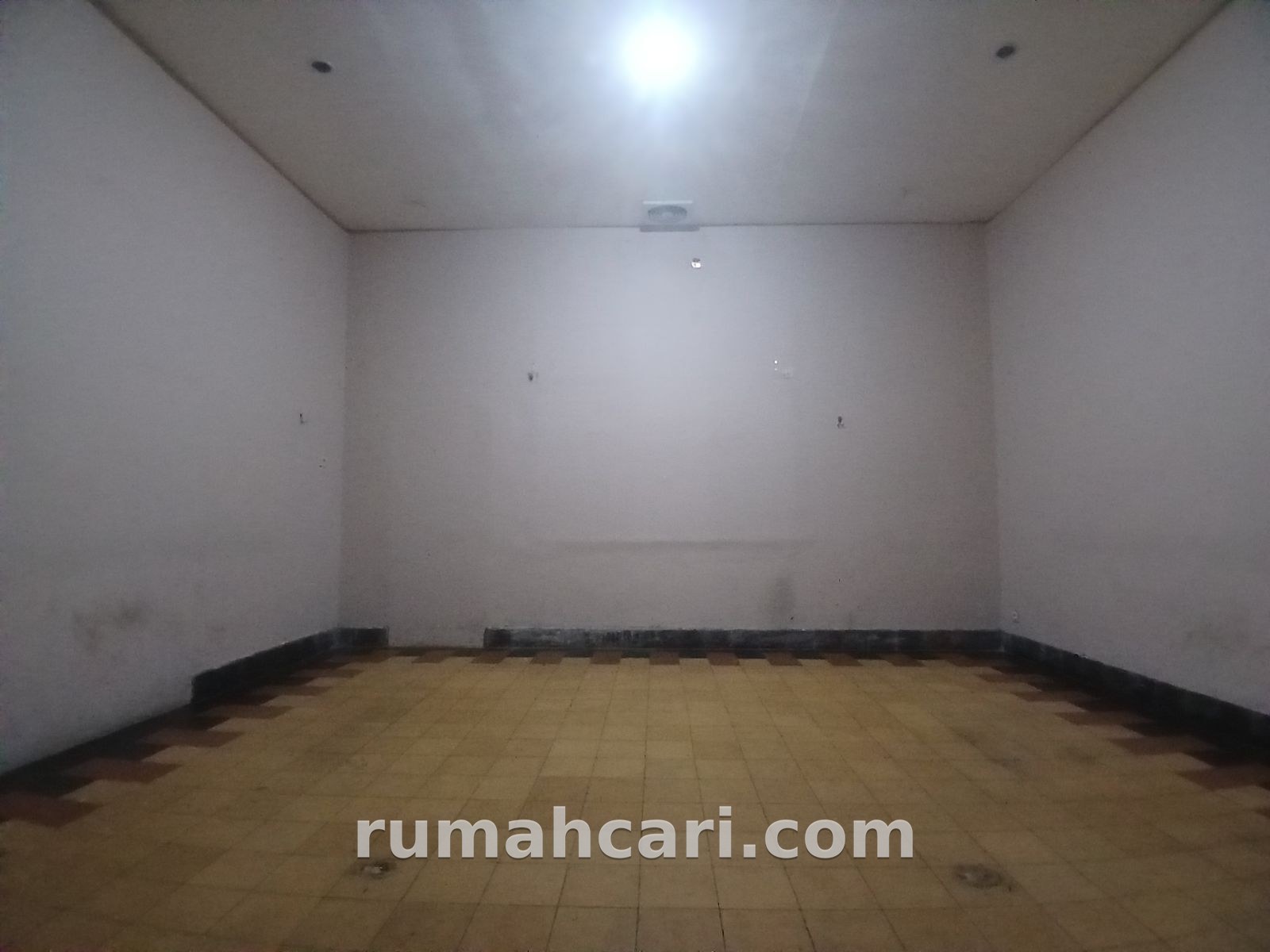 Rumah untuk Cafe – Luas 667 m², 5 Kamar, 2 Kamar Mandi, SHM - foto 4