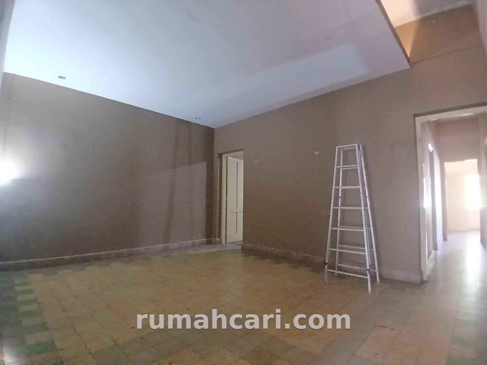 Rumah untuk Cafe – Luas 667 m², 5 Kamar, 2 Kamar Mandi, SHM - foto 6