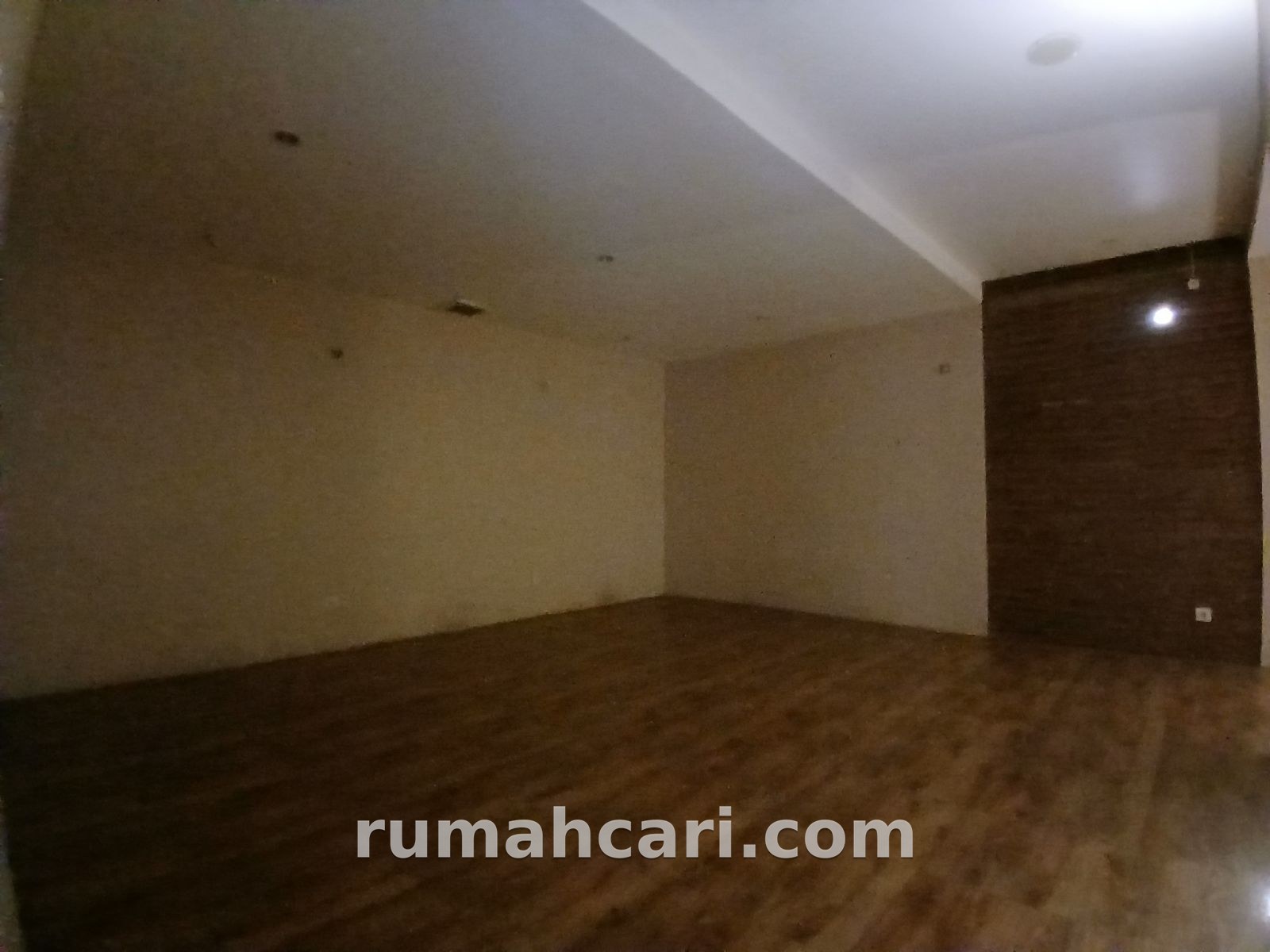 Rumah untuk Cafe – Luas 667 m², 5 Kamar, 2 Kamar Mandi, SHM - foto 8