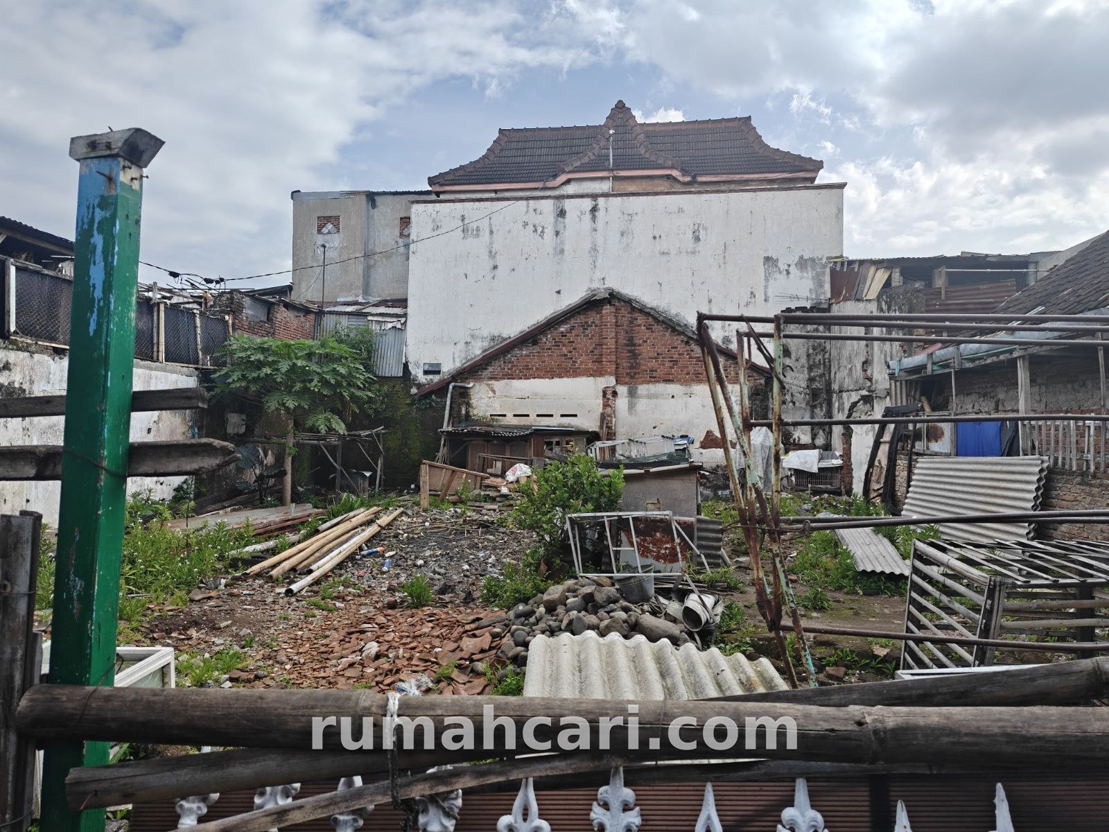 TANAH TENGAH KOTA AKSES KAMPUS DAN KULINER