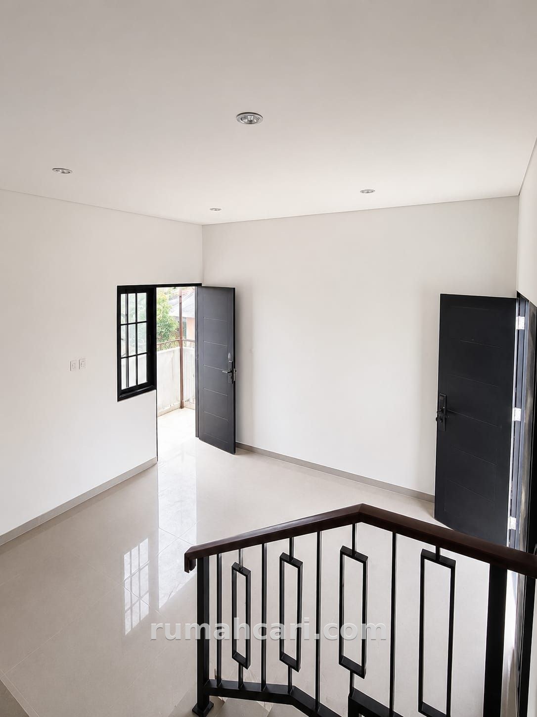 Rumah Mewah di Lokasi Strategis, 3 Kamar Tidur - foto 5