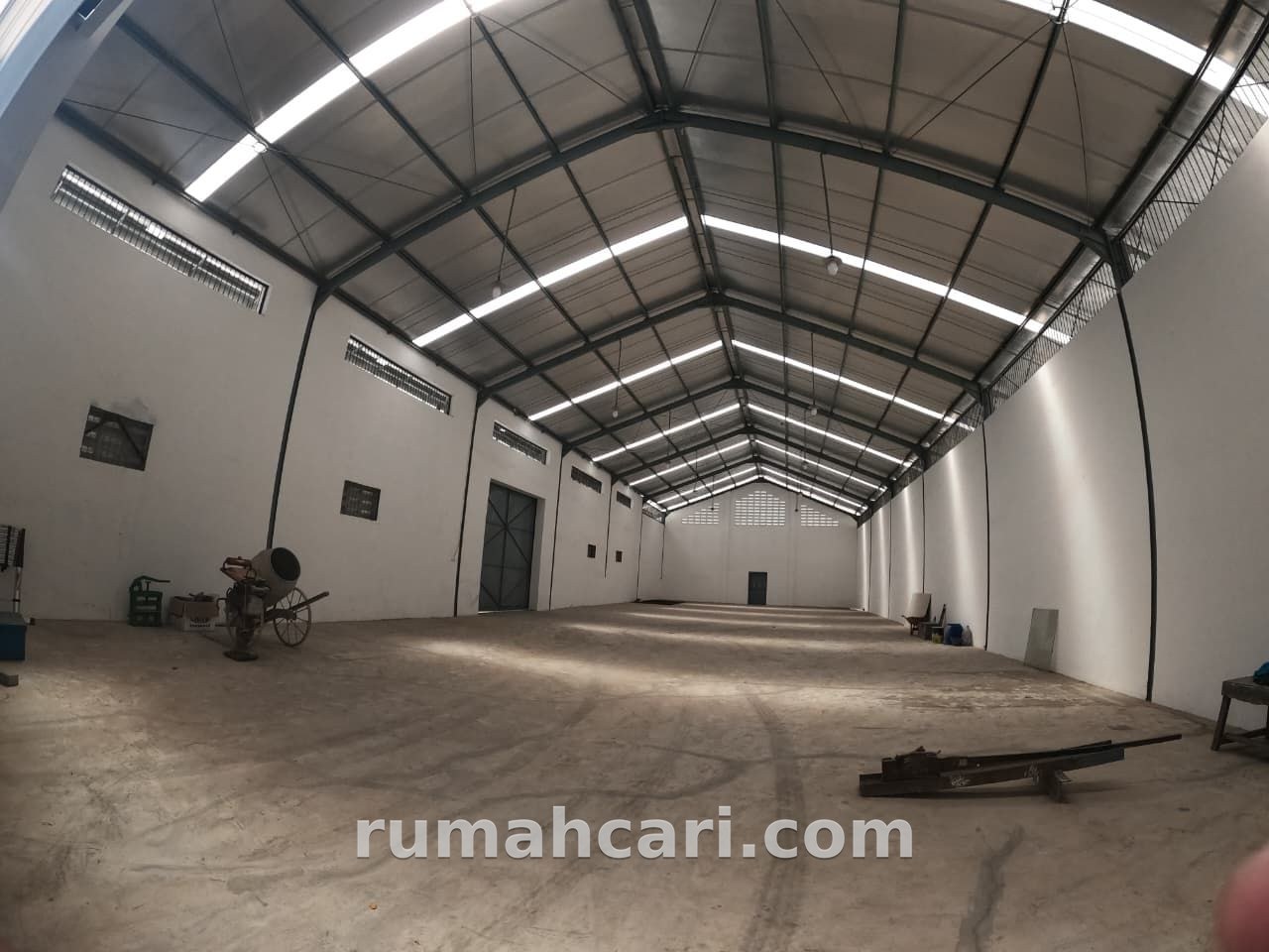 Gudang Disewakan di Sukun, Kota Malang, Luas Tanah 4000 m², Bangunan 1872 m² - foto 4