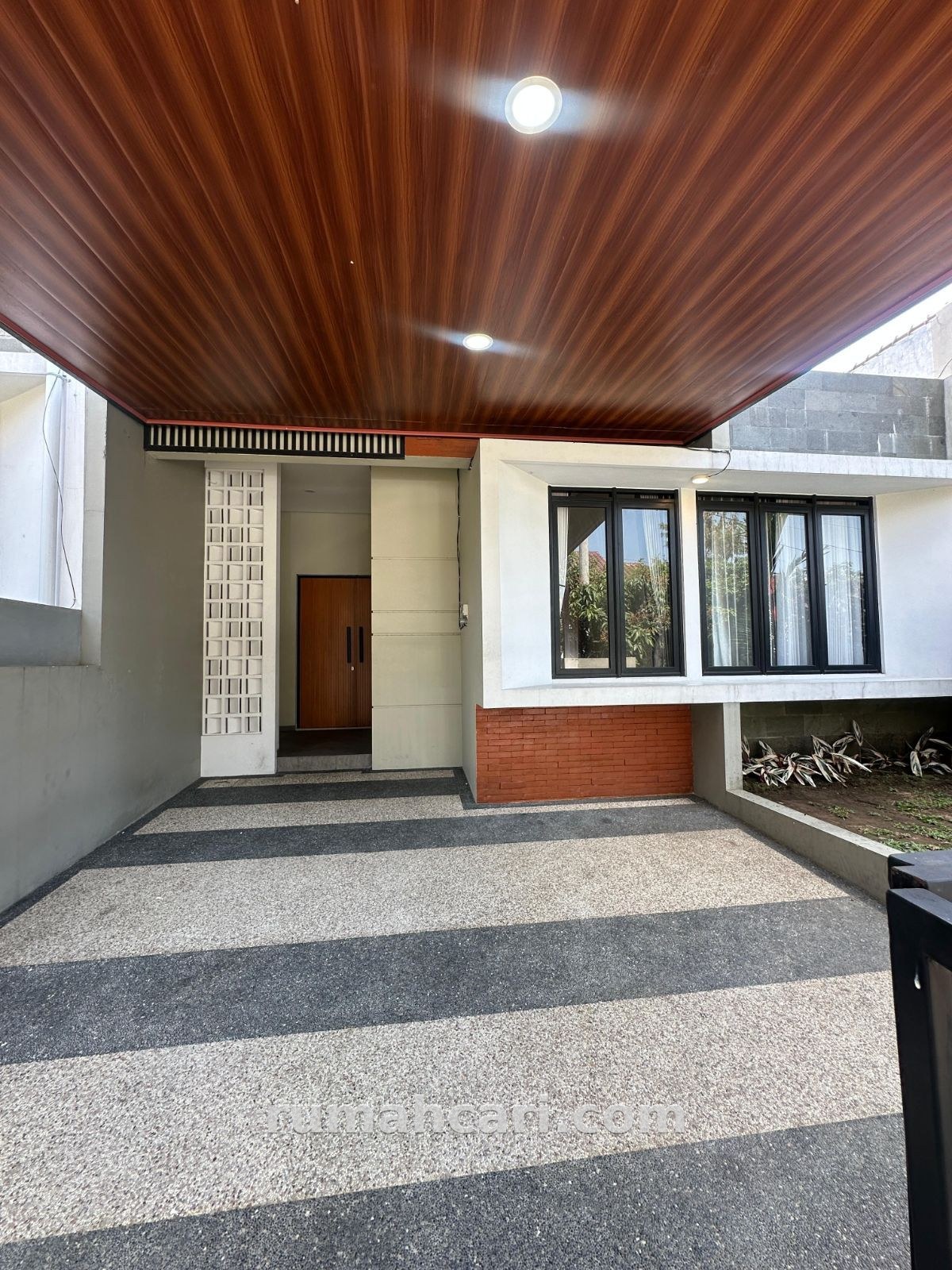 Rumah Semi Furnished di Austinville – 3 Kamar, 2 Kamar Mandi, Sewa 1 Tahun