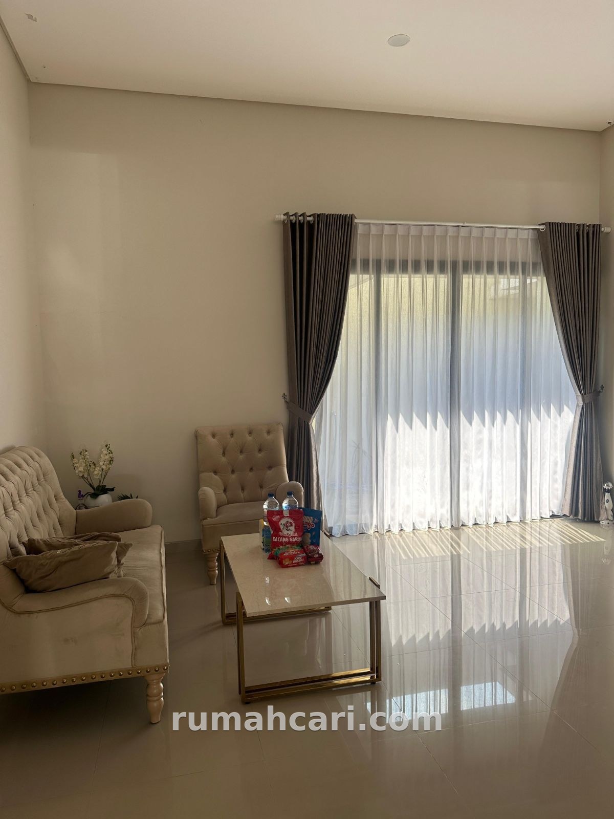 Rumah Semi Furnished di Austinville – 3 Kamar, 2 Kamar Mandi, Sewa 1 Tahun - foto 2