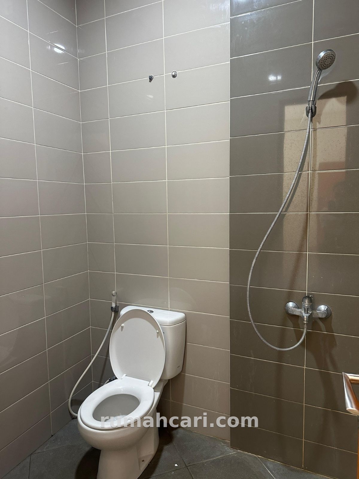 Rumah Semi Furnished di Austinville – 3 Kamar, 2 Kamar Mandi, Sewa 1 Tahun - foto 4