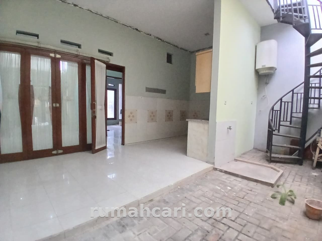 Rumah Disewakan 4 Kamar Tidur di Lowokwaru, Kota Malang, LT 200 m² LB 140 m² - foto 5