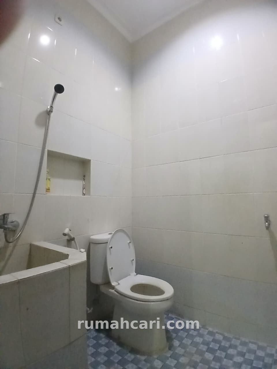 Rumah Disewakan 4 Kamar Tidur di Lowokwaru, Kota Malang, LT 200 m² LB 140 m² - foto 7