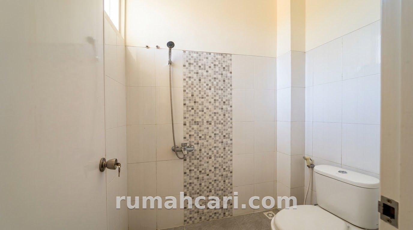RUMAH 2 LANTAI STRATEGIS DI CEMOROKANDANG, MALANG - foto 2