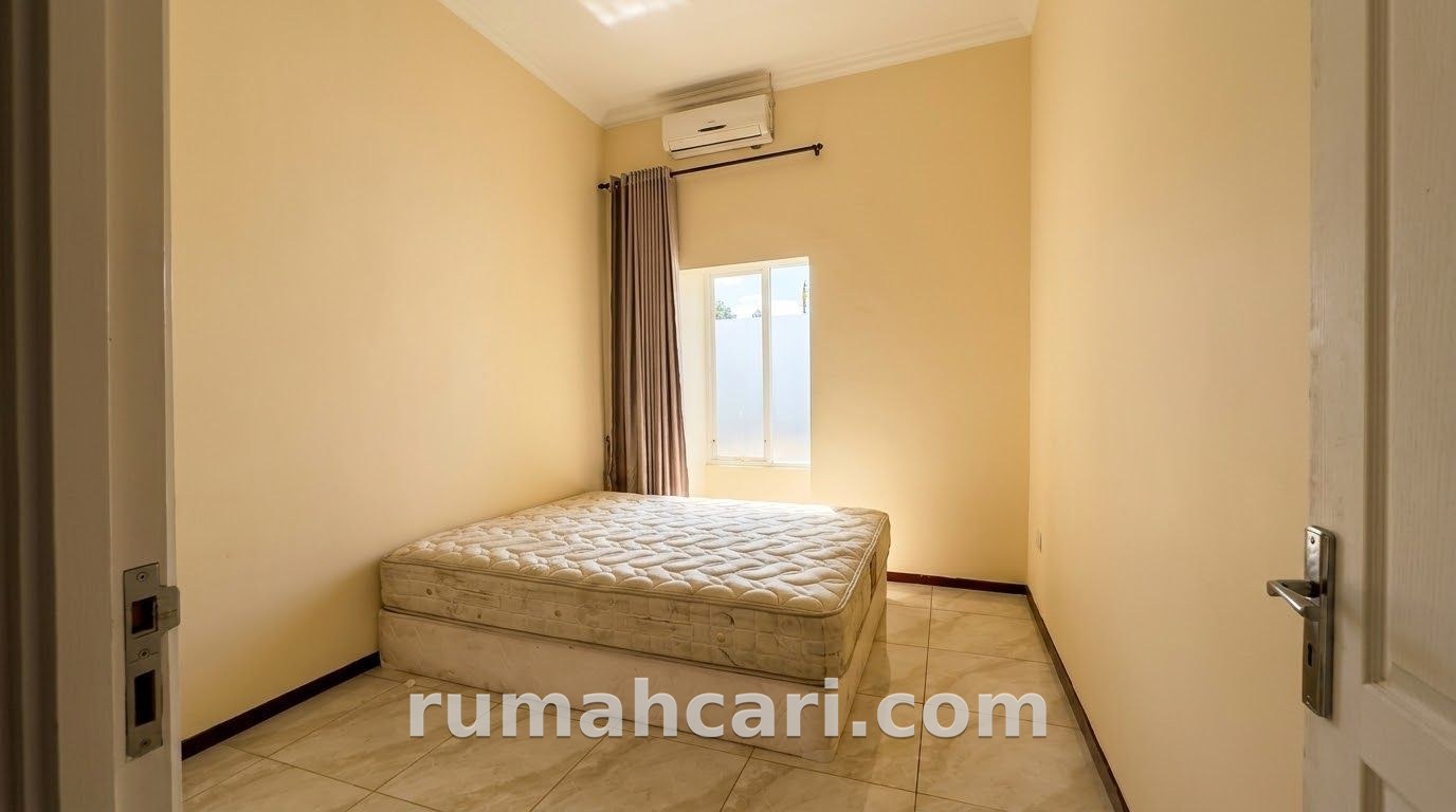 RUMAH 2 LANTAI STRATEGIS DI CEMOROKANDANG, MALANG - foto 5