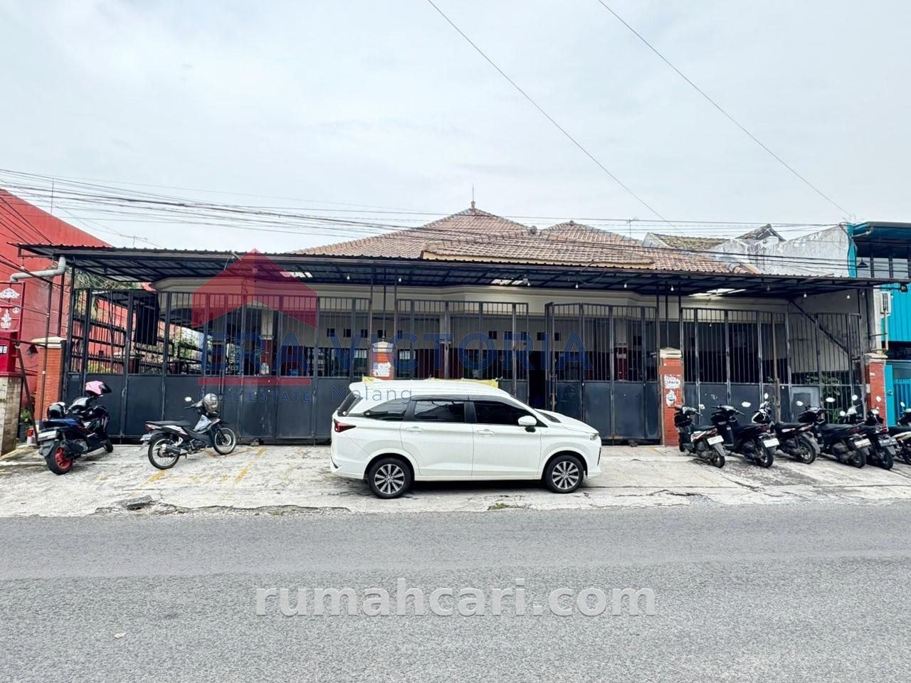 Sewa/jual rumah lokasi strategis jln raya ramai cocok utk usaha kuliner/cafe
