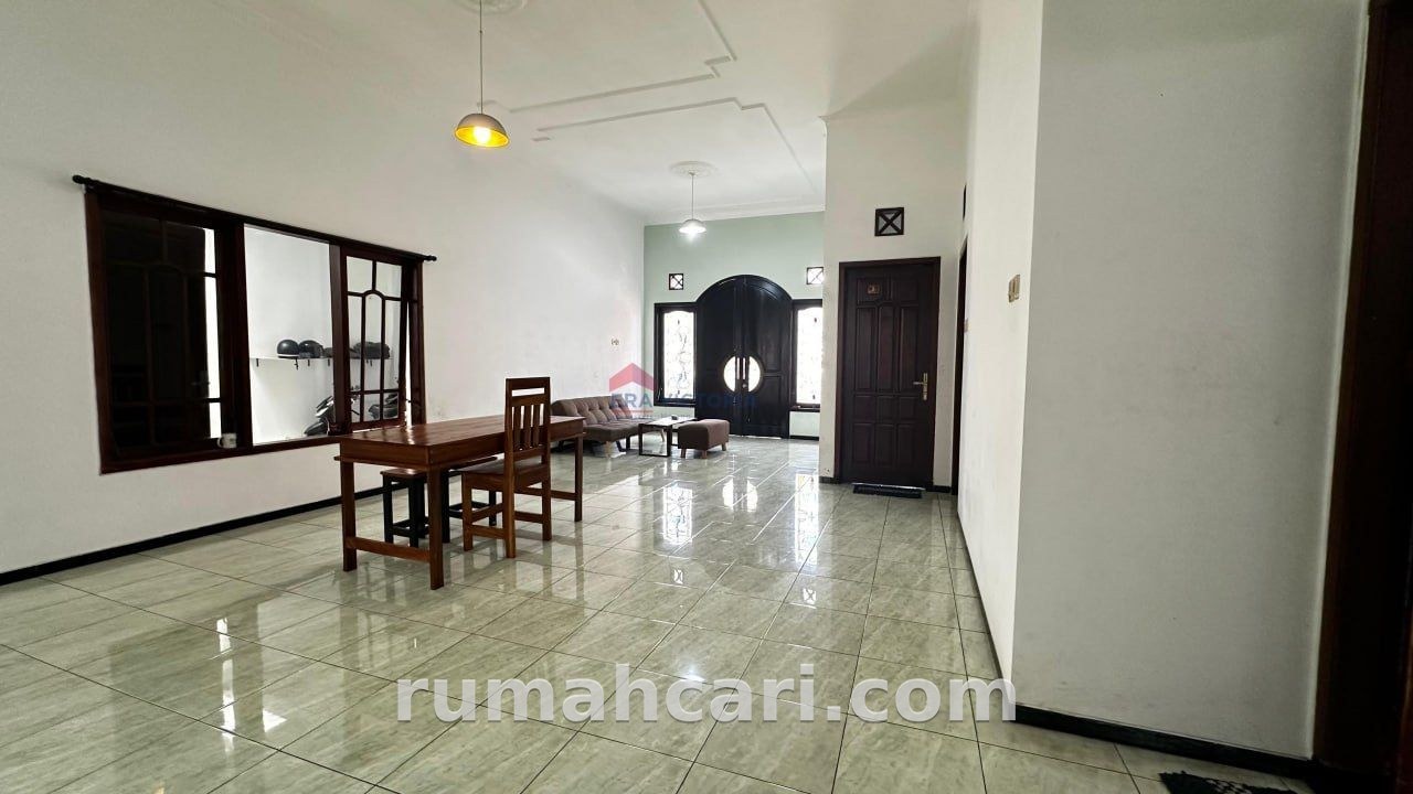 Peluang Investasi Properti! Rumah Kost Active Full Furnished 6 KT Lokasi Strategis Dekat Pusat Perbelanjaan - foto 5
