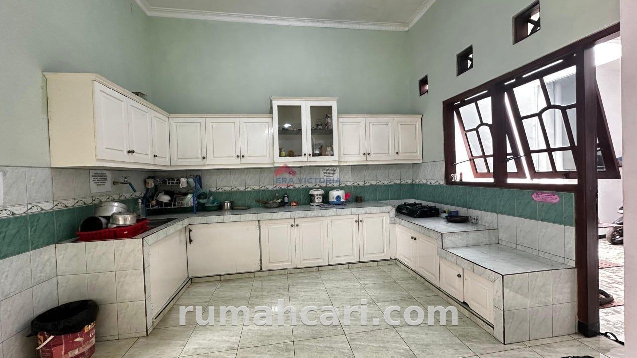 Peluang Investasi Properti! Rumah Kost Active Full Furnished 6 KT Lokasi Strategis Dekat Pusat Perbelanjaan - foto 8