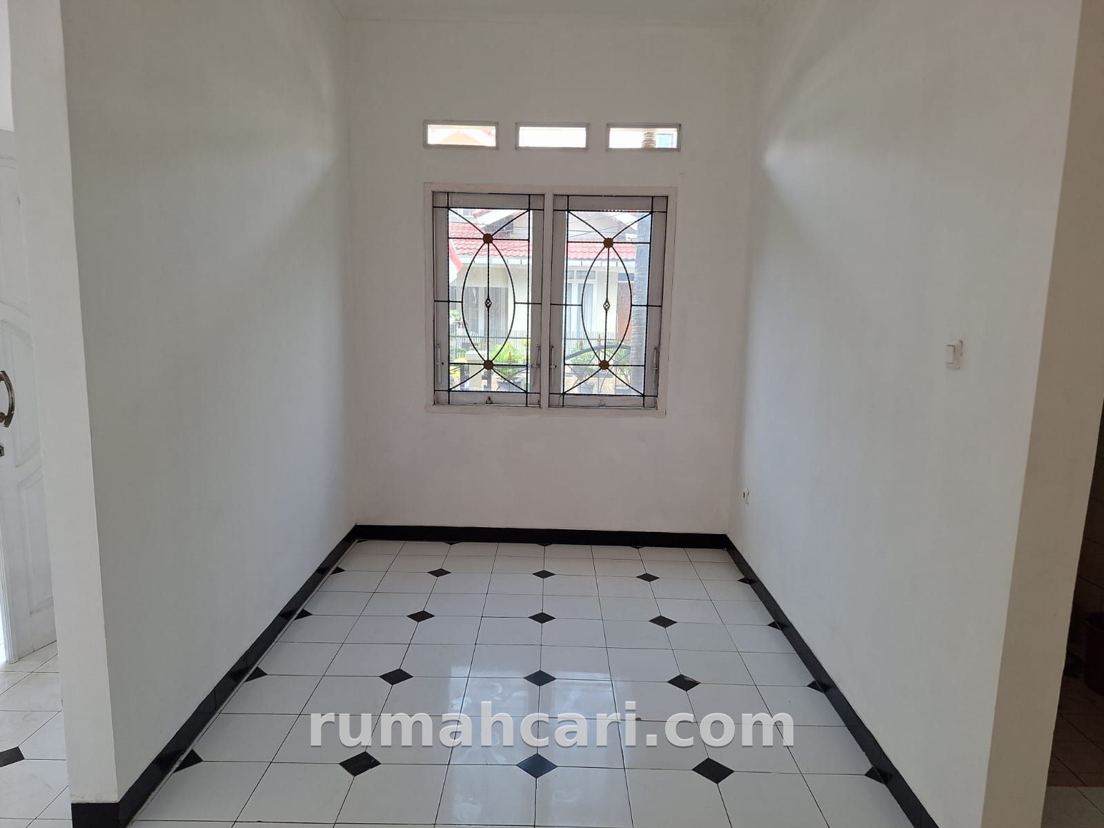 Rumah 4+1+1, 120 m2 tanah, 155 m2 bangunan, SHM, Rp2,900,000,000 - foto 3
