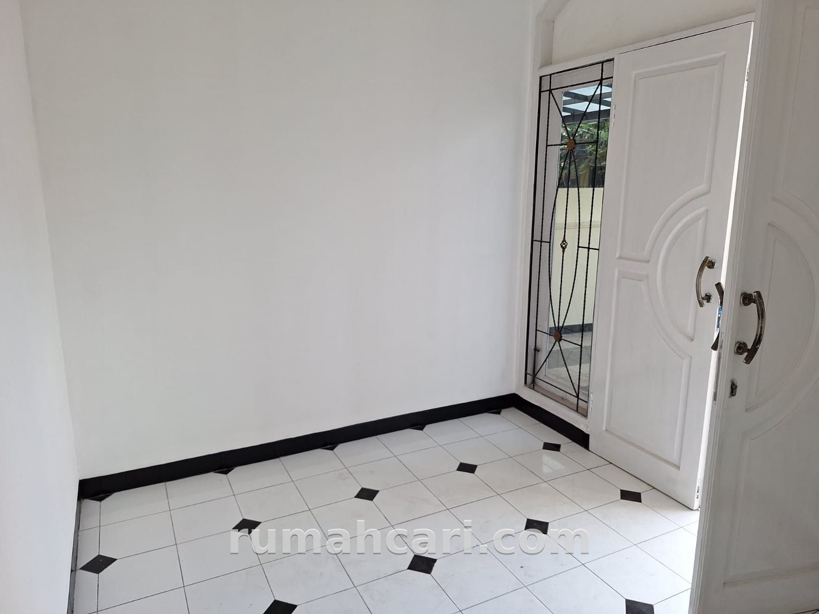 Rumah 4+1+1, 120 m2 tanah, 155 m2 bangunan, SHM, Rp2,900,000,000 - foto 5