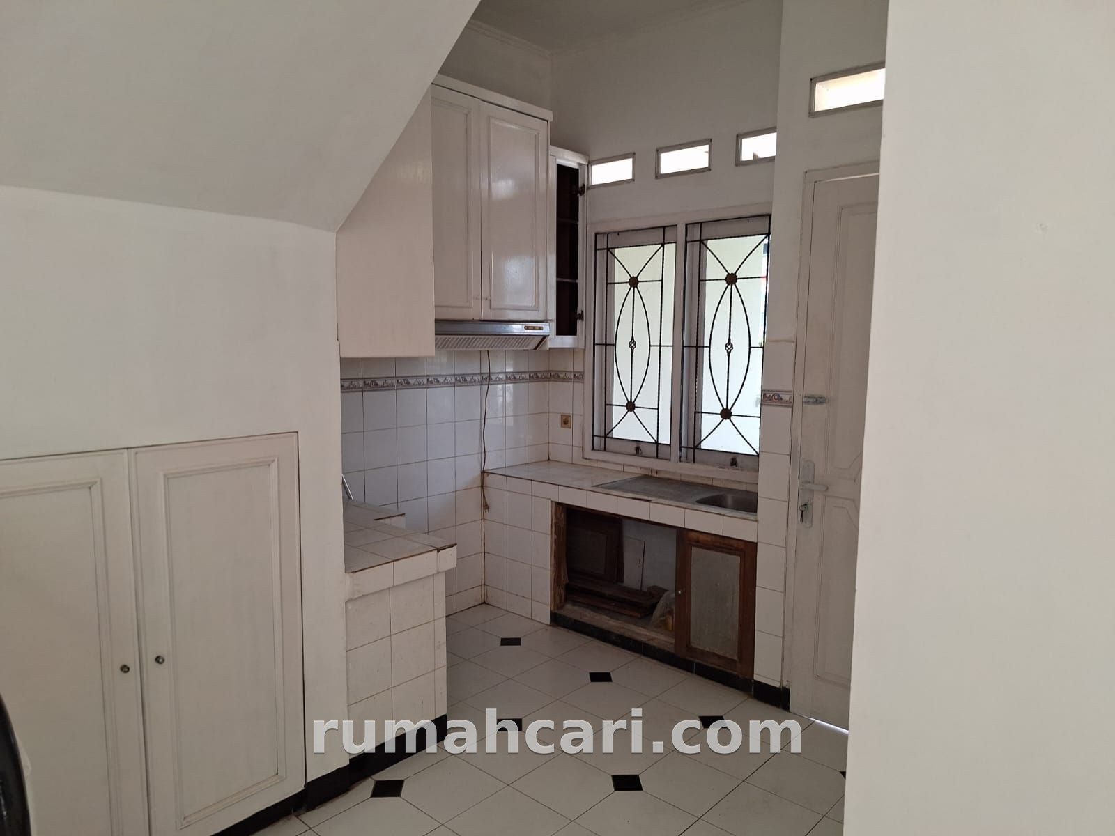 Rumah 4+1+1, 120 m2 tanah, 155 m2 bangunan, SHM, Rp2,900,000,000 - foto 7