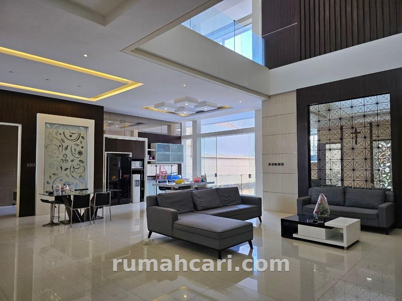 Rumah 3 Lantai di ISDI Malang – 403 m², Garasi 4 Mobil, Rooftop City View - foto 2