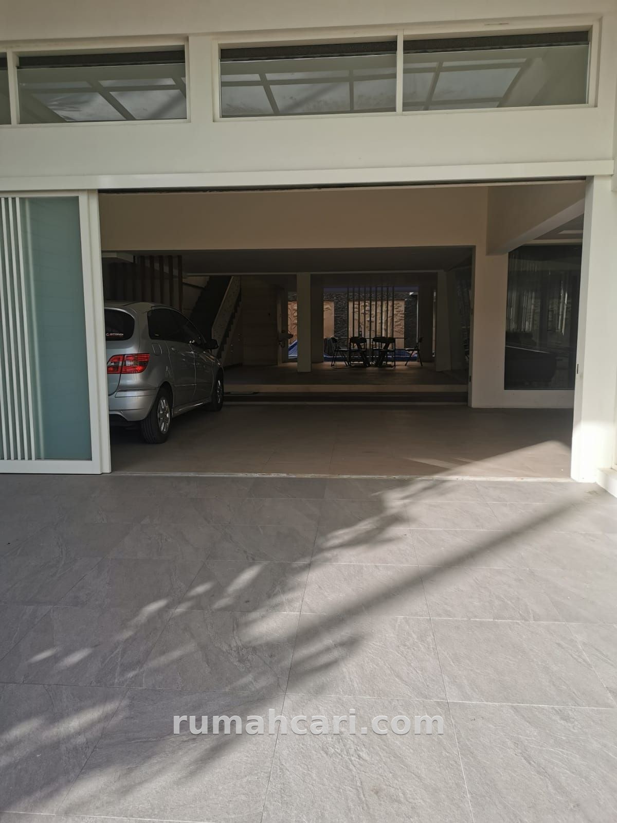 Rumah 3 Lantai di ISDI Malang – 403 m², Garasi 4 Mobil, Rooftop City View - foto 6
