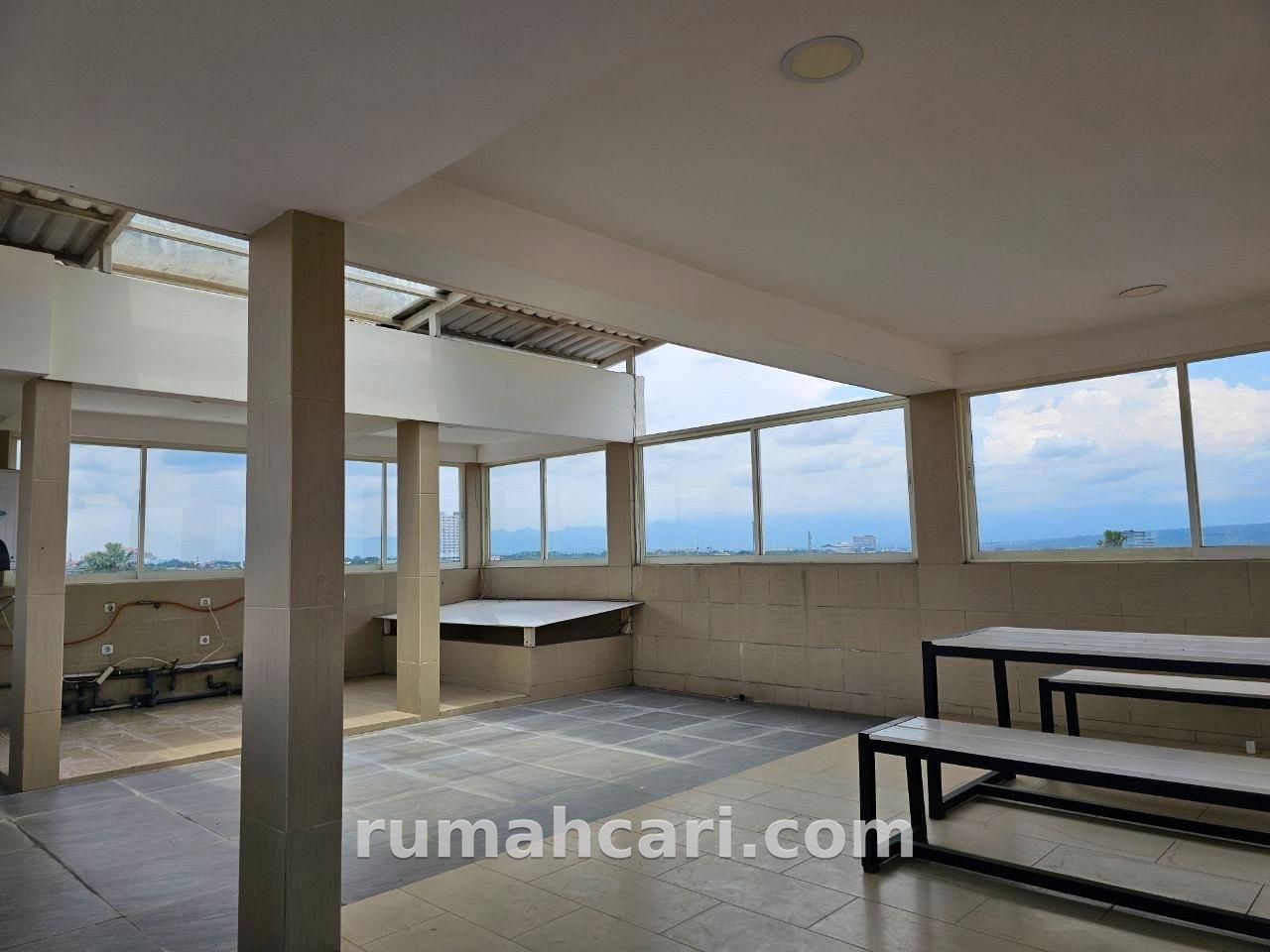 Rumah 3 Lantai di ISDI Malang – 403 m², Garasi 4 Mobil, Rooftop City View - foto 7