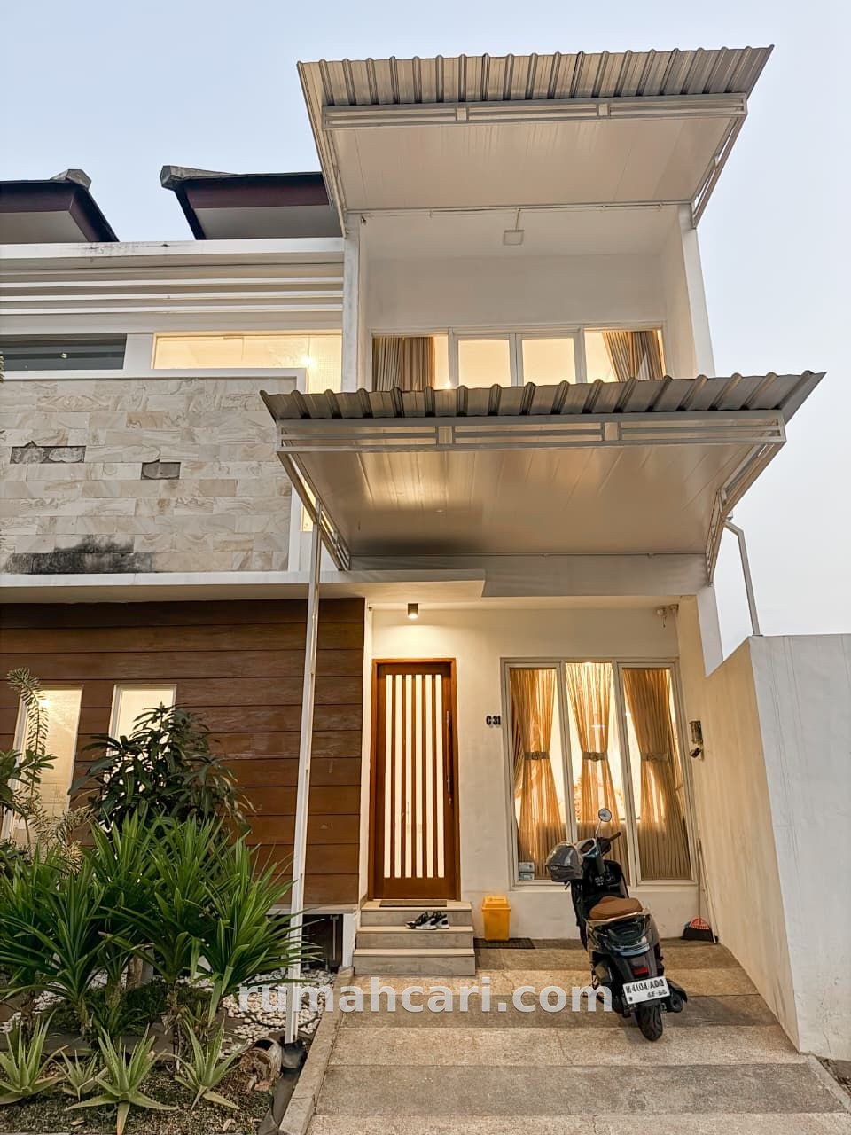 Rumah 3 Kamar Tidur 3 Kamar Mandi di Apple 8 Residence Bumiaji Kota Batu, LT 121 m² LB 165 m² SHM - foto 2