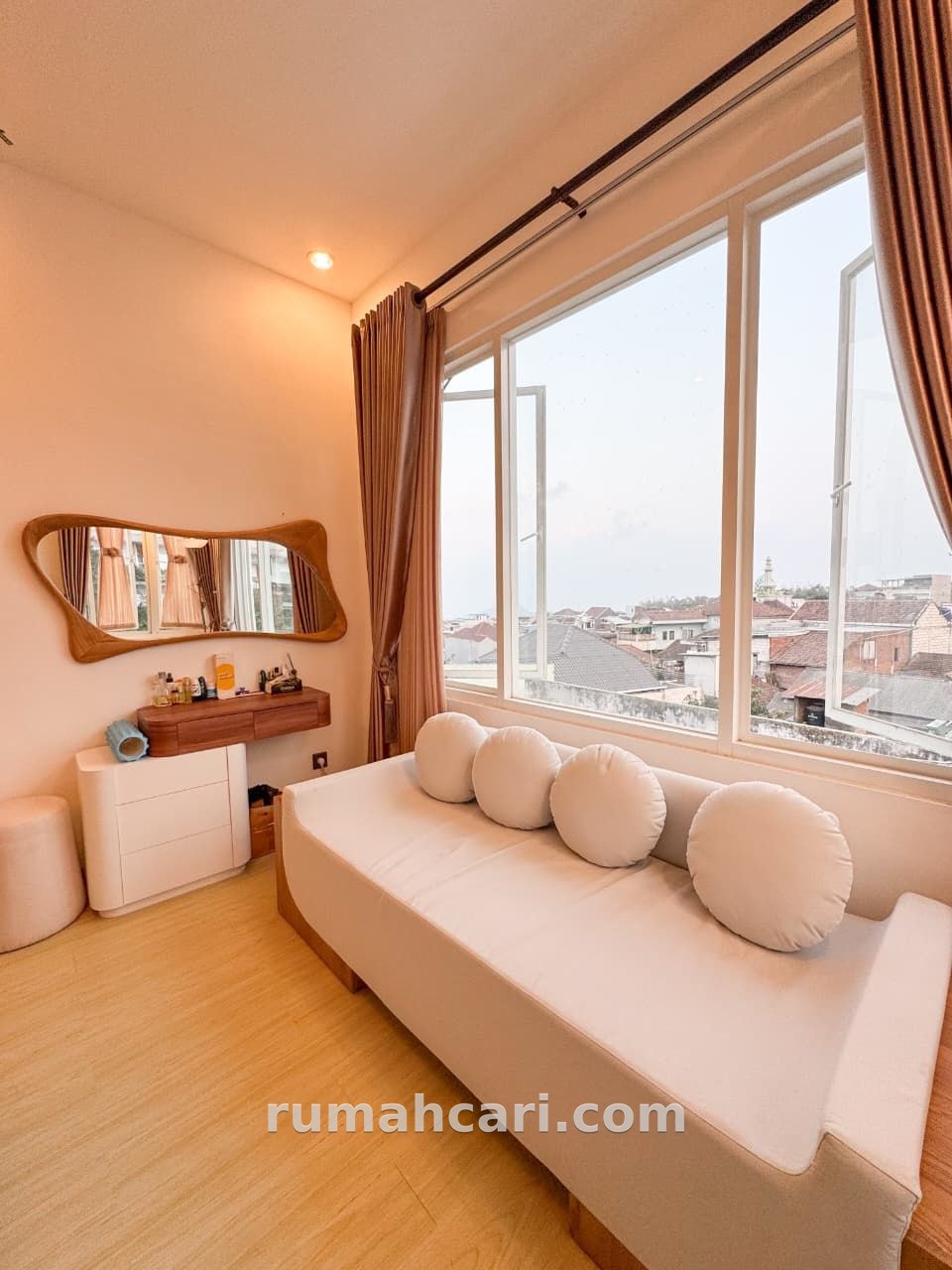 Rumah 3 Kamar Tidur 3 Kamar Mandi di Apple 8 Residence Bumiaji Kota Batu, LT 121 m² LB 165 m² SHM - foto 4