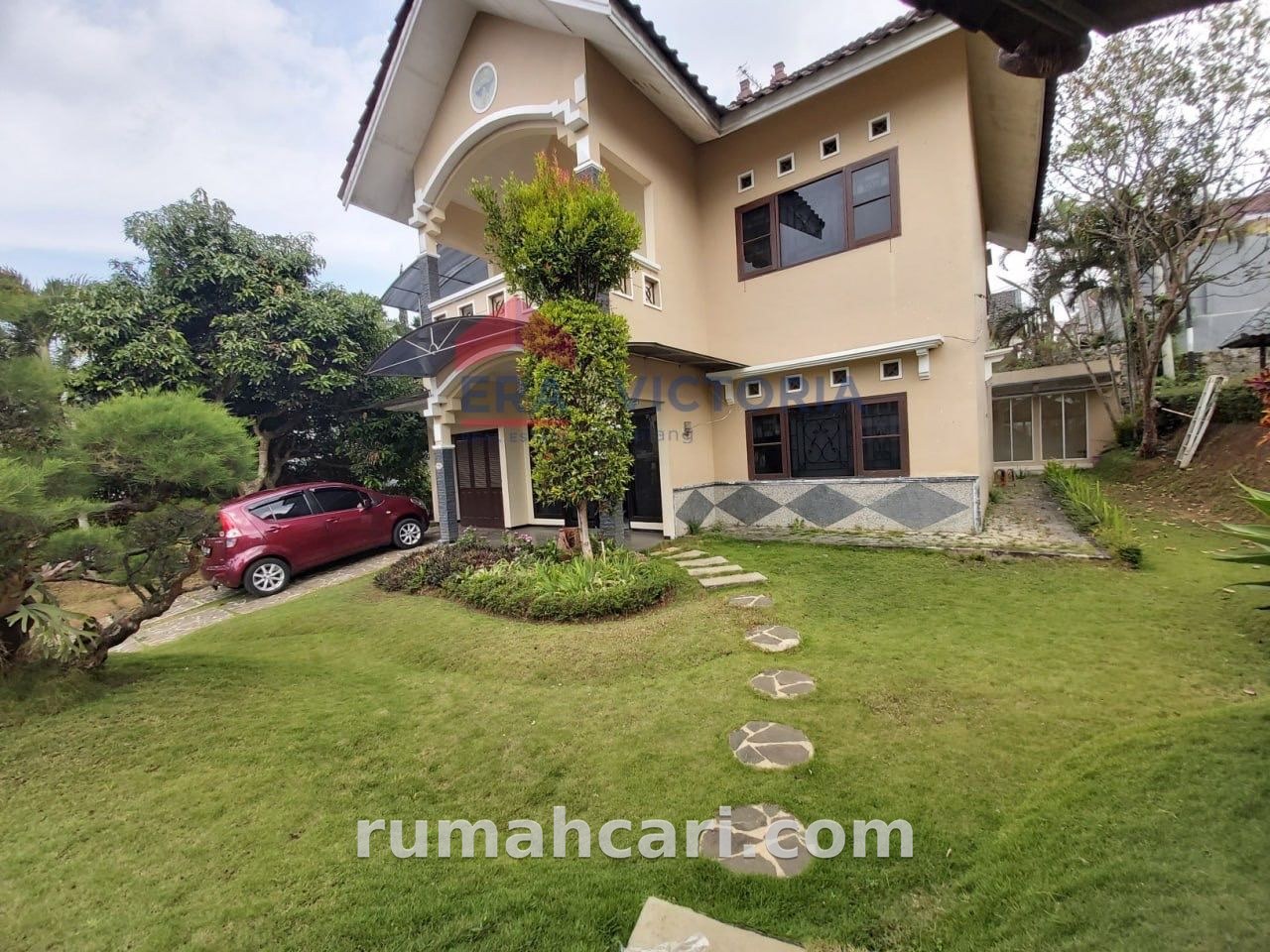 Villa 2 Lantai Terawat – 3 Kamar Tidur, Area Batu