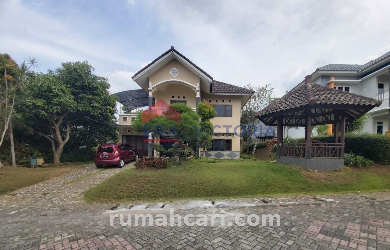Villa 2 Lantai Terawat – 3 Kamar Tidur, Area Batu - foto 2