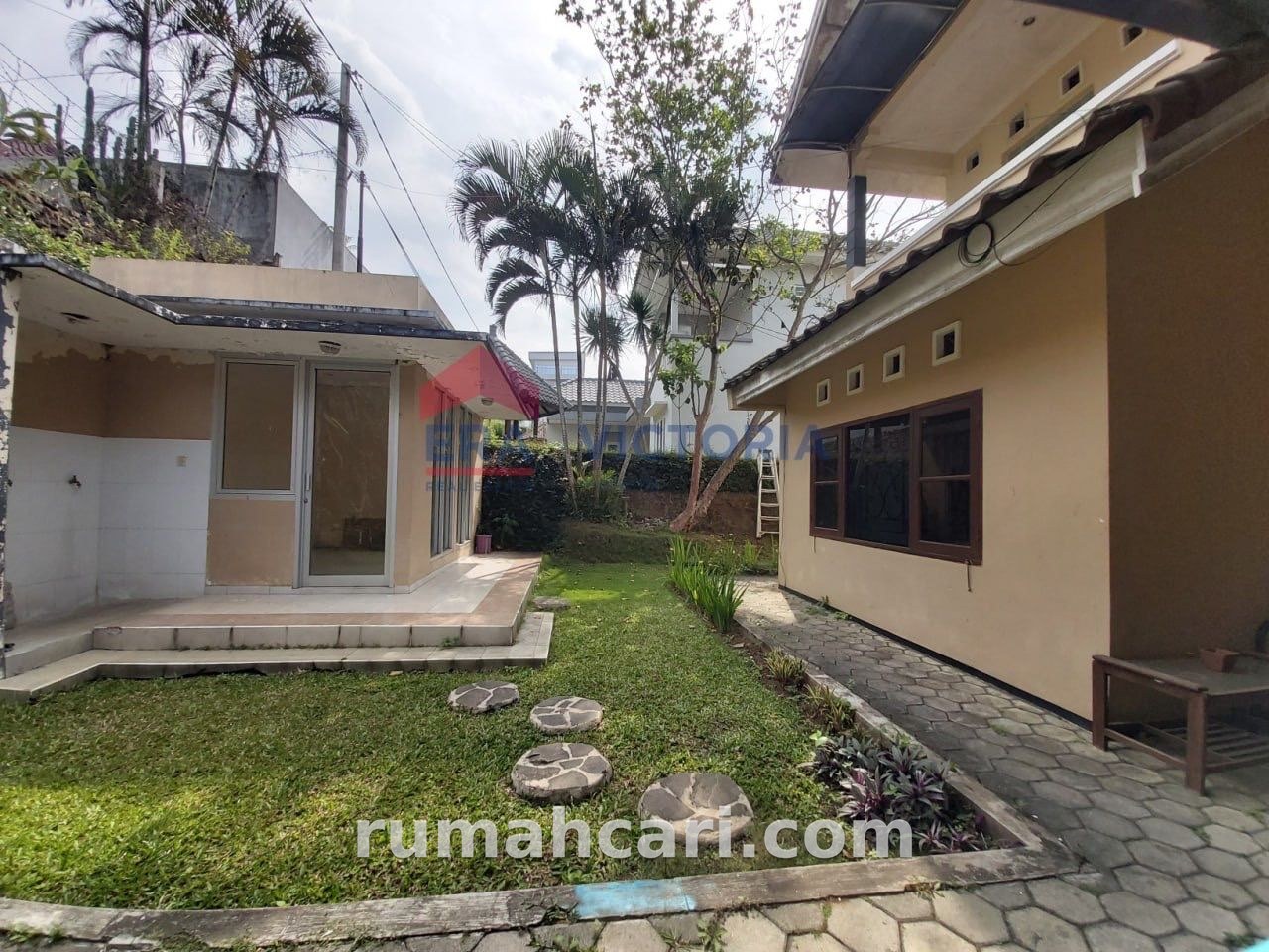 Villa 2 Lantai Terawat – 3 Kamar Tidur, Area Batu - foto 3