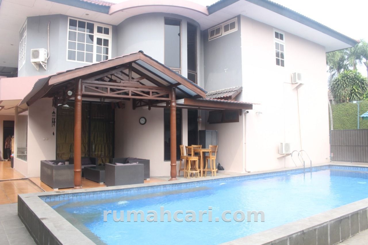 Rumah Mewah 2 Lantai 4+1 Kamar di Cipete Utara Jakarta Selatan, SHM